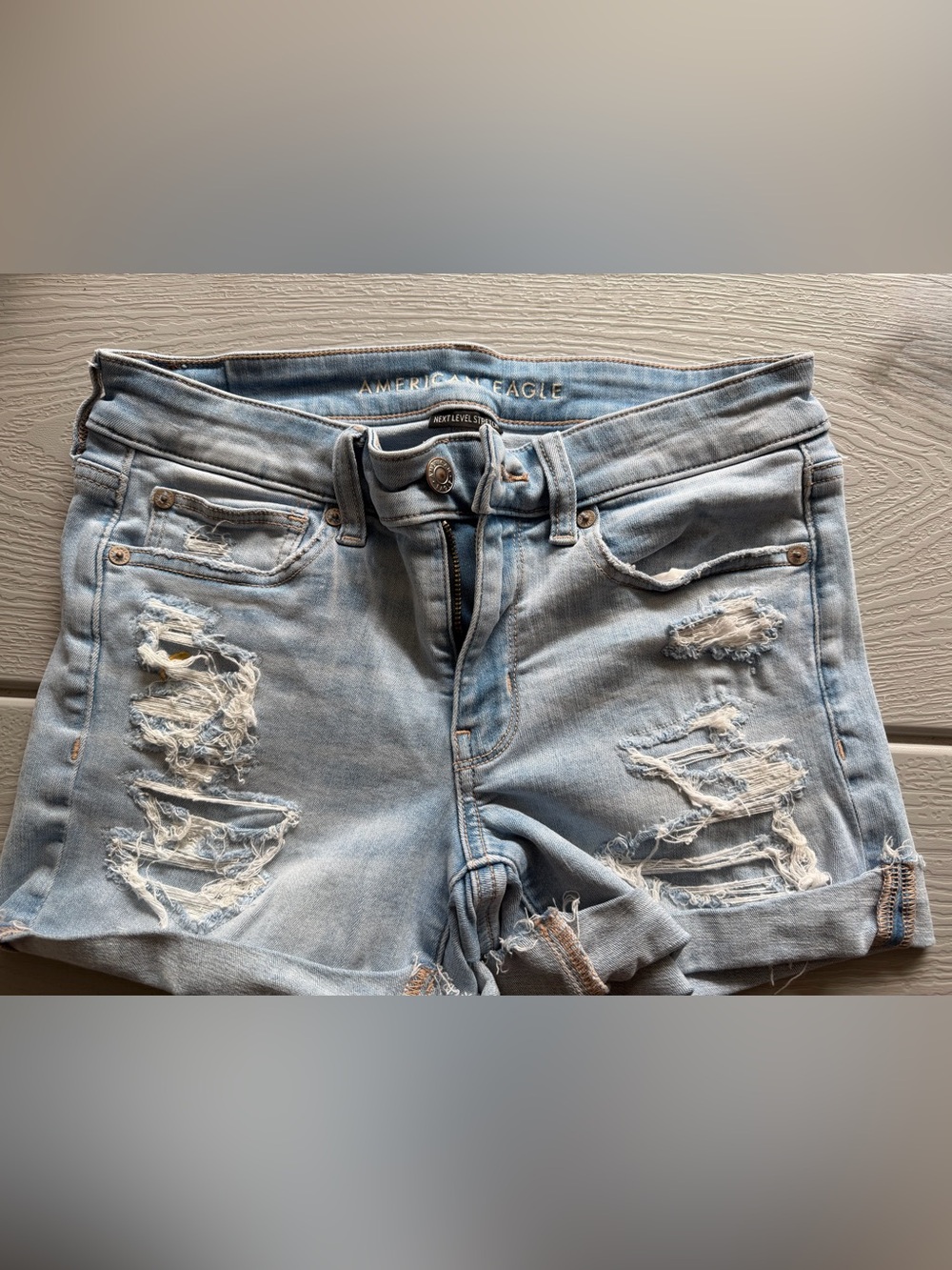Women’s American Eagle Like New Next Level Stretch size 6. Mid - Rise.